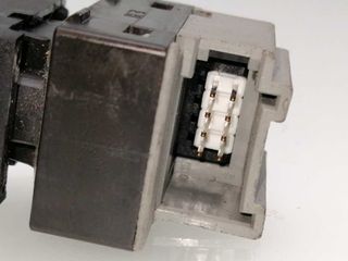MANDO ELEVALUNAS DELANTERO DERECHO AUDI A6 BERLINA (4B2) 2.5 (2)