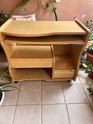 Mesa de estudio de madera