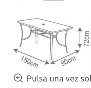 Mesa de jardín con sombrilla sin las sillas