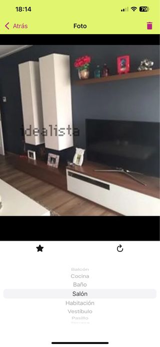Mueble de salón marrón y blanco