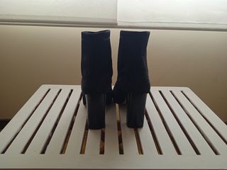 Botines negros ante tacón