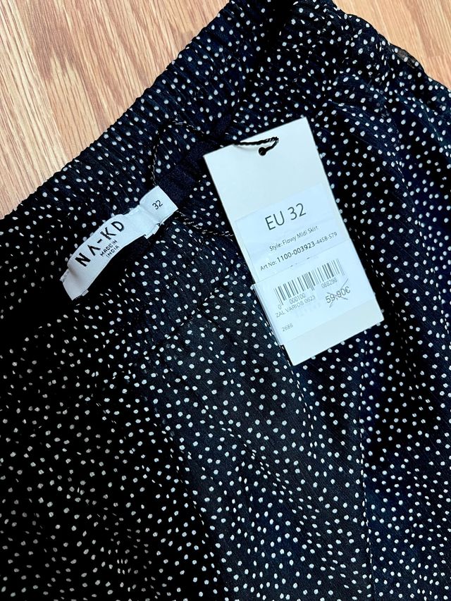 Falda NA-KD, talla 32