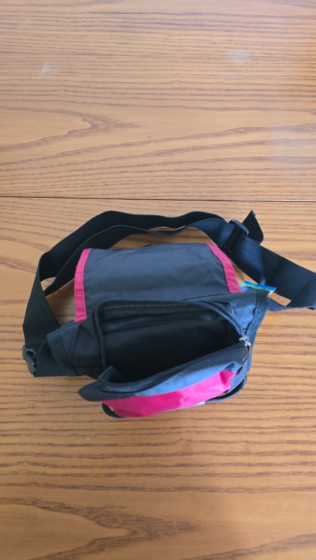 Riñonera Deportiva Negra y Rosa