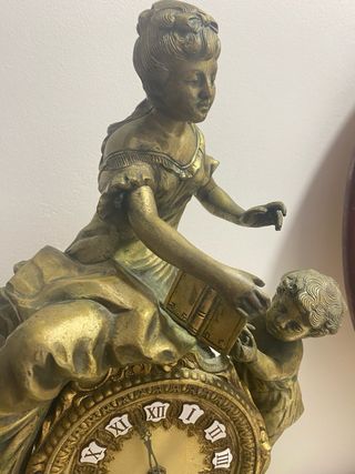 Reloj de sobremesa antiguo dorado