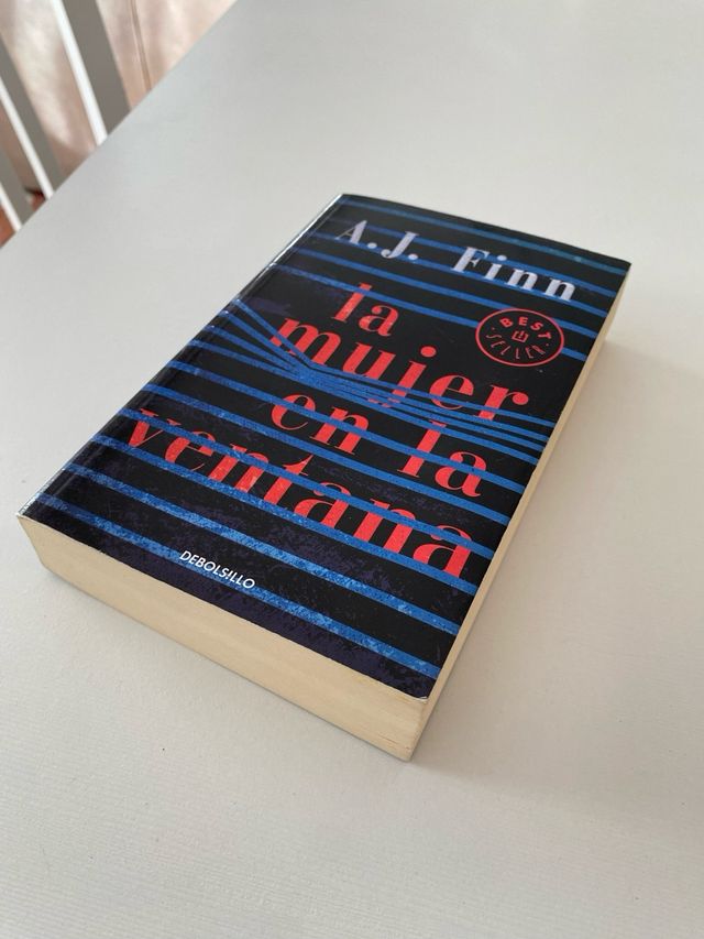 La mujer en la ventana