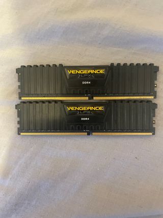 2x8GB DDR4 RAM CORSAIR 16GB