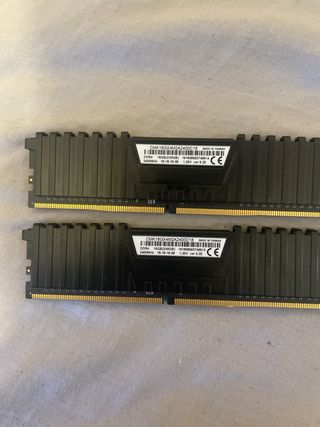 2x8GB DDR4 RAM CORSAIR 16GB