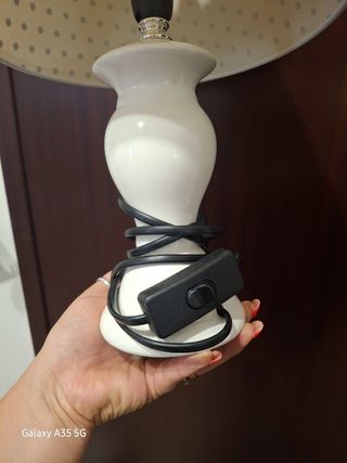 Lampade da tavolo in ceramica bianca  sono 2