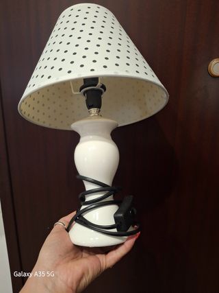 Lampade da tavolo in ceramica bianca  sono 2