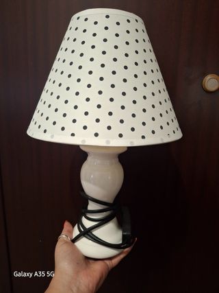 Lampade da tavolo in ceramica bianca  sono 2