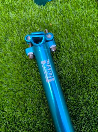 Tija y potencia de bicicleta azul retro
