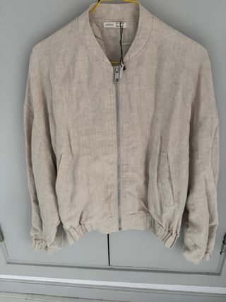 Cazadora bomber Oysho beige