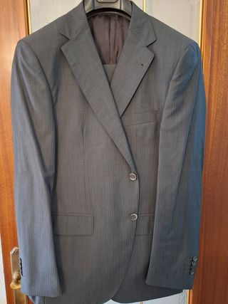 5 trajes y un abrigo.