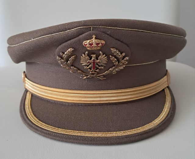 Gorra de plato oficial militar