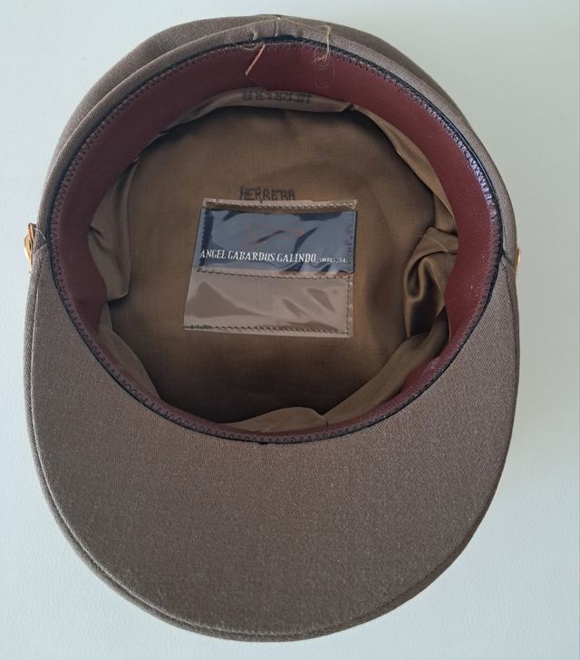 Gorra de plato oficial militar