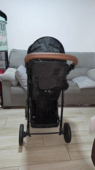 Carrito de bebé negro