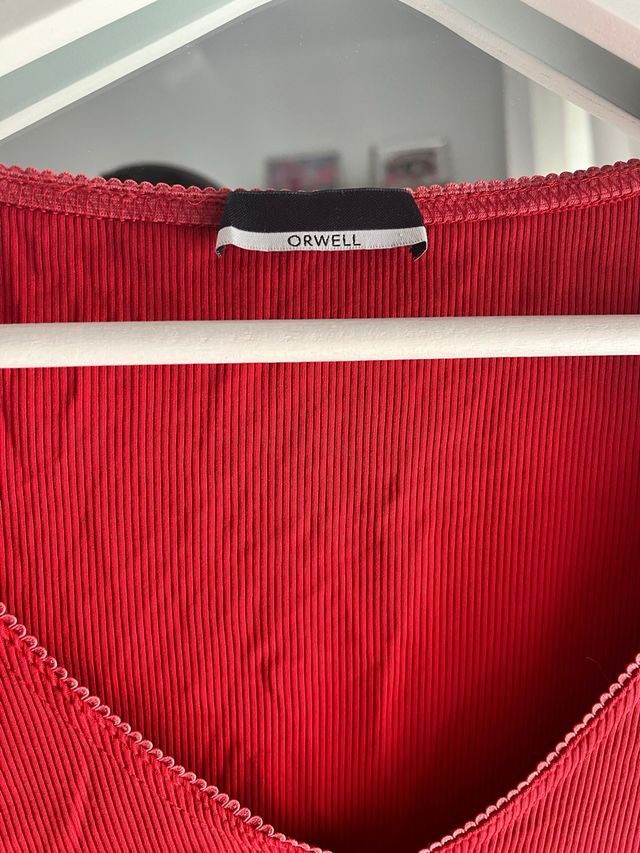 Top ORWELL rojo manga larga