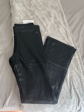 Pantalón de cuero campana