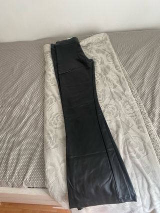 Pantalón de cuero campana