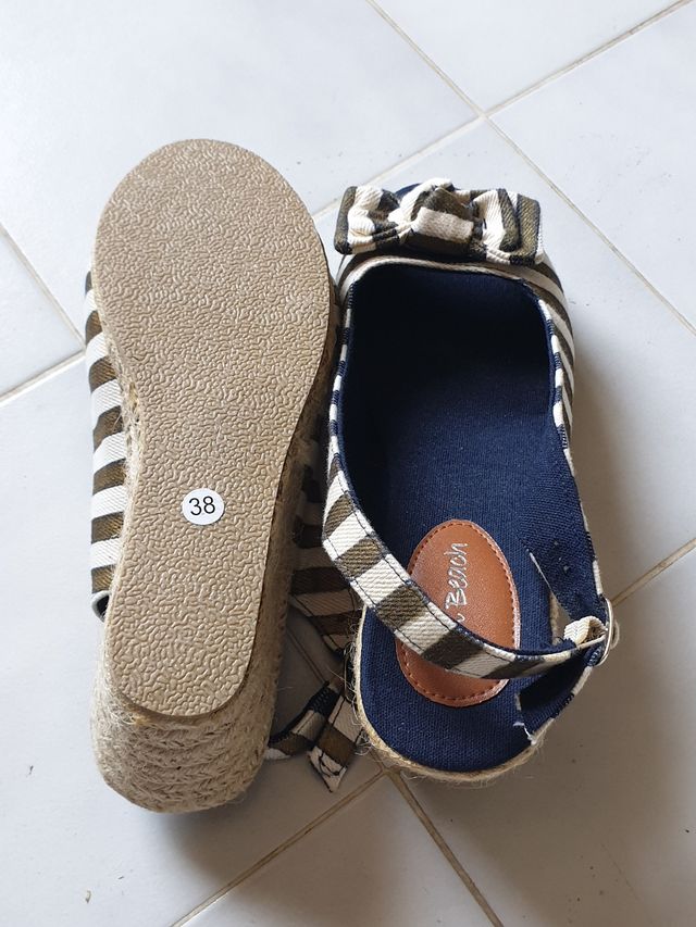 Sandali donna a righe con fiocco