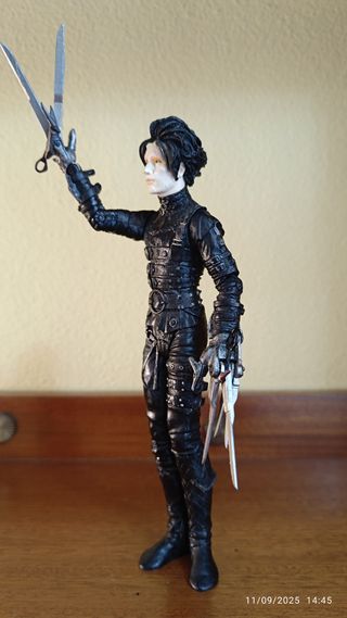 Figura Eduardo Manostijeras 17 CMS Edición 1999