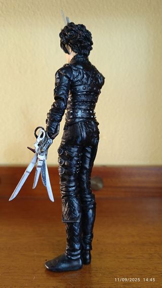 Figura Eduardo Manostijeras 17 CMS Edición 1999