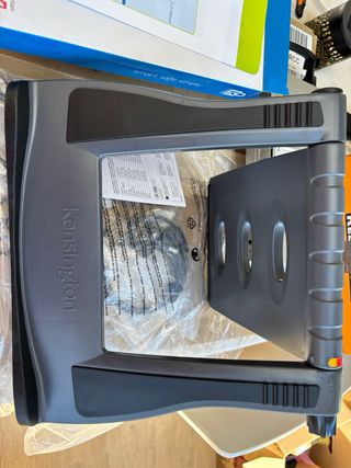 Soporte Kensington Easy Riser para portátil 12-17