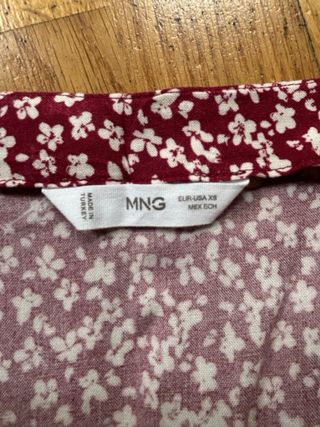 Falda midi floral con abertura