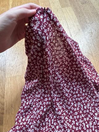 Falda midi floral con abertura