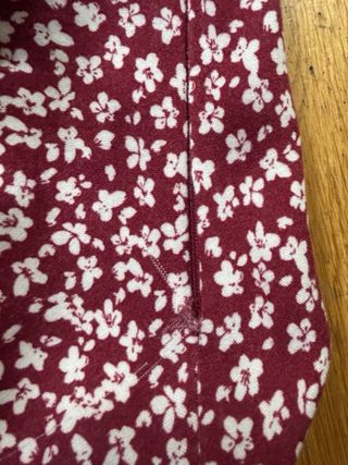 Falda midi floral con abertura