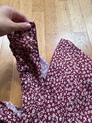Falda midi floral con abertura