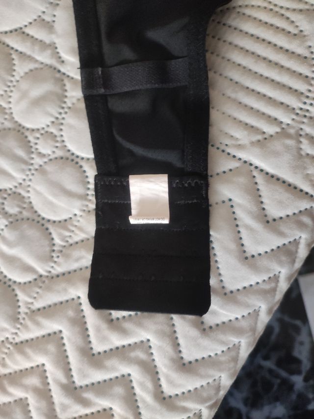 Sujetador negro sin tirantes