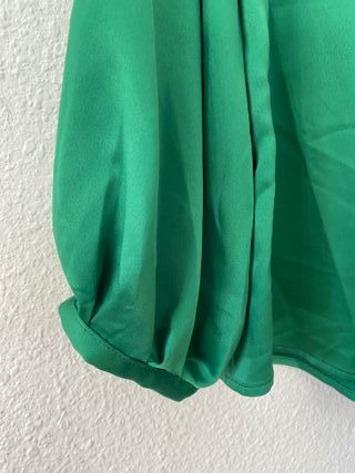 Blusa verde satinada Trucco · Talla 36 · Nueva