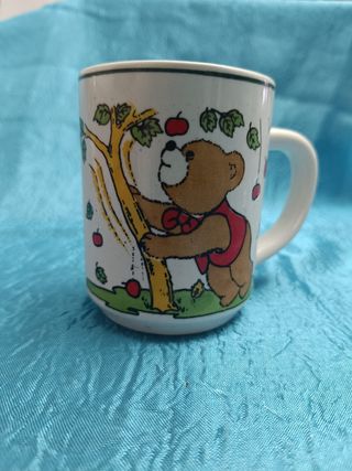 Taza de cerámica con osito y árbol