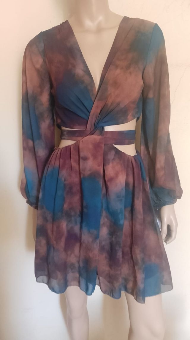 Abito tie-dye con cut-out