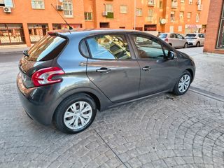 Peugeot 208 2013