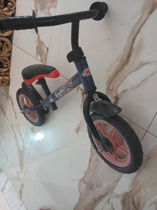 Bicicleta de equilibrio infantil