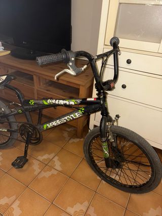Bicicleta BMX Freestyle Negra