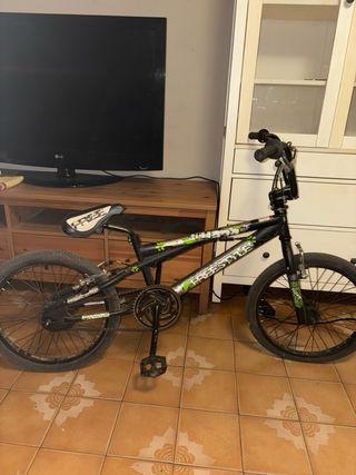 Bicicleta BMX Freestyle Negra