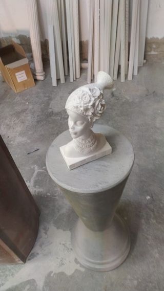 Cabeza de escayola decorativa