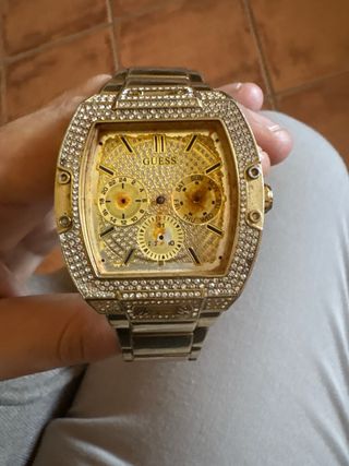 Reloj guess dorado roto 
