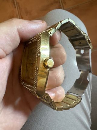 Reloj guess dorado roto 