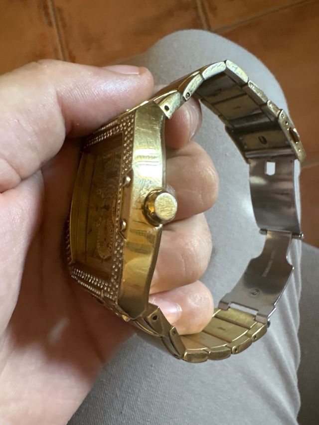 Reloj guess dorado roto