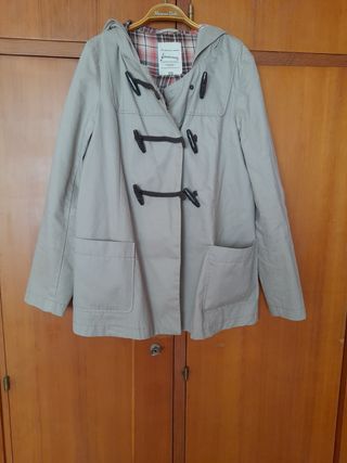 Gabardina corta Stradivarius beige