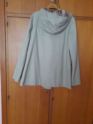 Gabardina corta Stradivarius beige