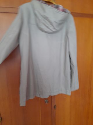 Gabardina corta Stradivarius beige