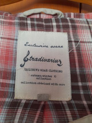 Gabardina corta Stradivarius beige