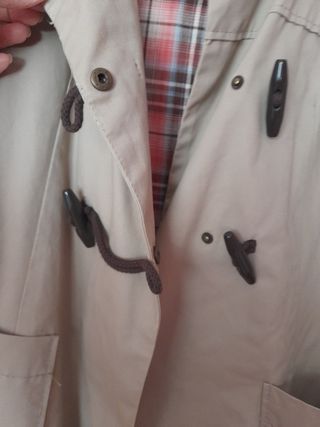 Gabardina corta Stradivarius beige