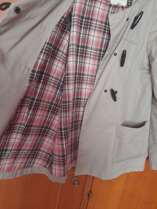 Gabardina corta Stradivarius beige