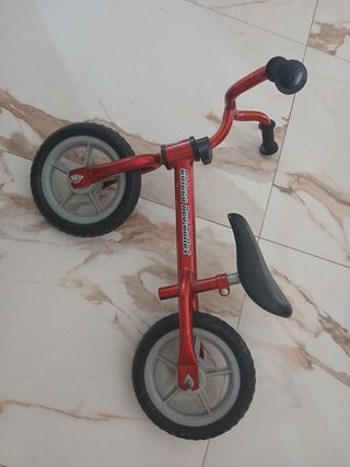 Bicicleta infantil roja